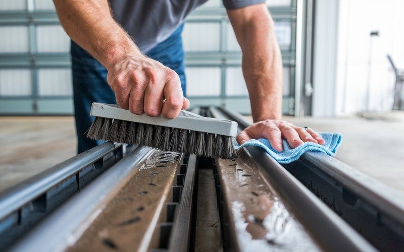 How to Clean Garage Door Tracks in Franklin