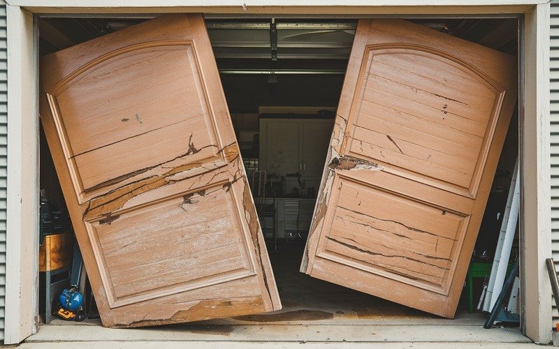What Makes Garage Door Shake When Opening